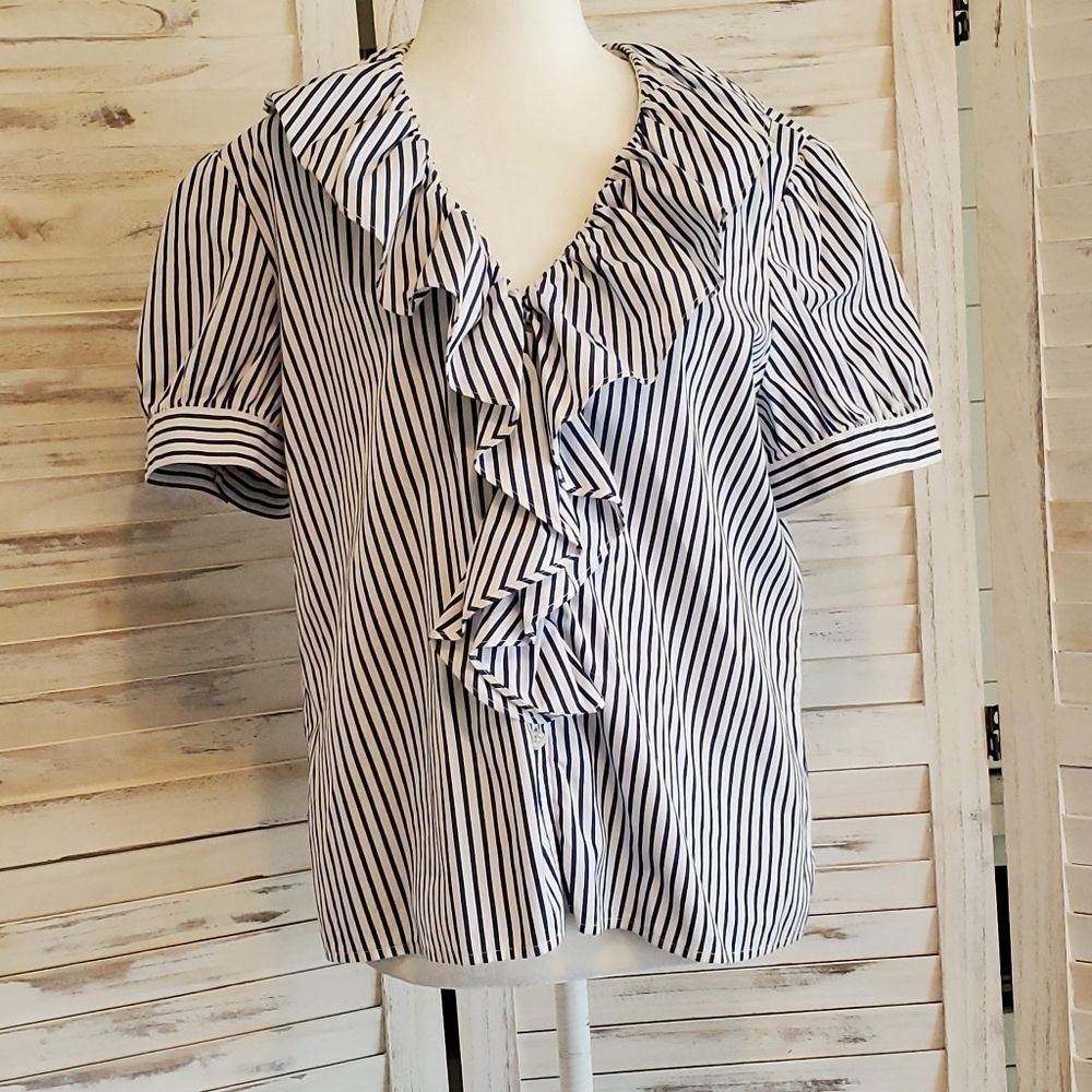 American Living Ruffle Button front